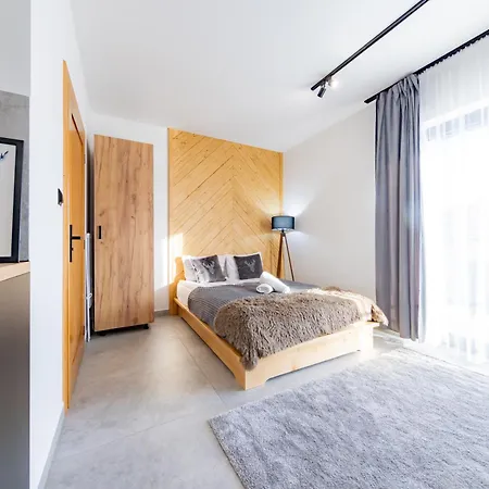 Apartroom 18 アパート