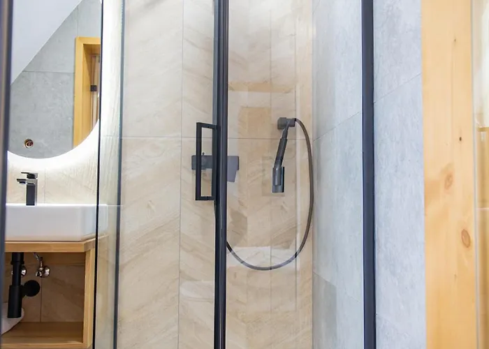 アパート Apartroom 18 *