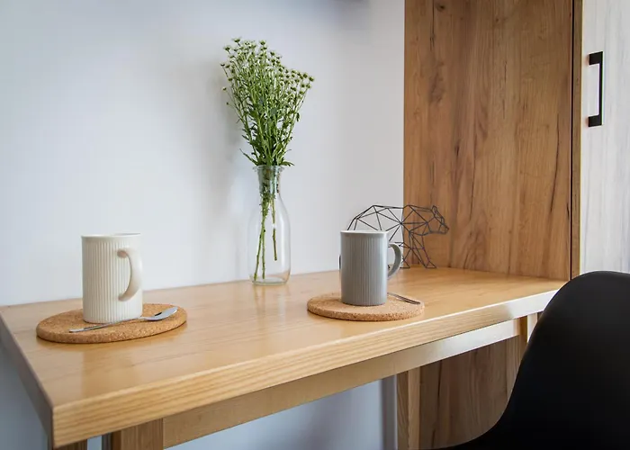 アパート Apartroom 18 *