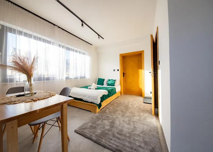 Apartroom 18 アパート *