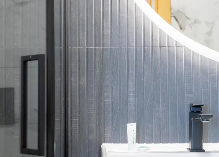 アパート Apartroom 18 *