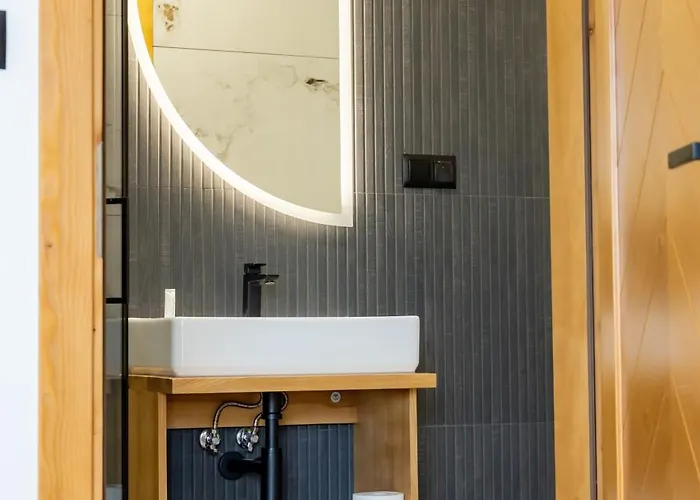 Apartroom 18 アパート *